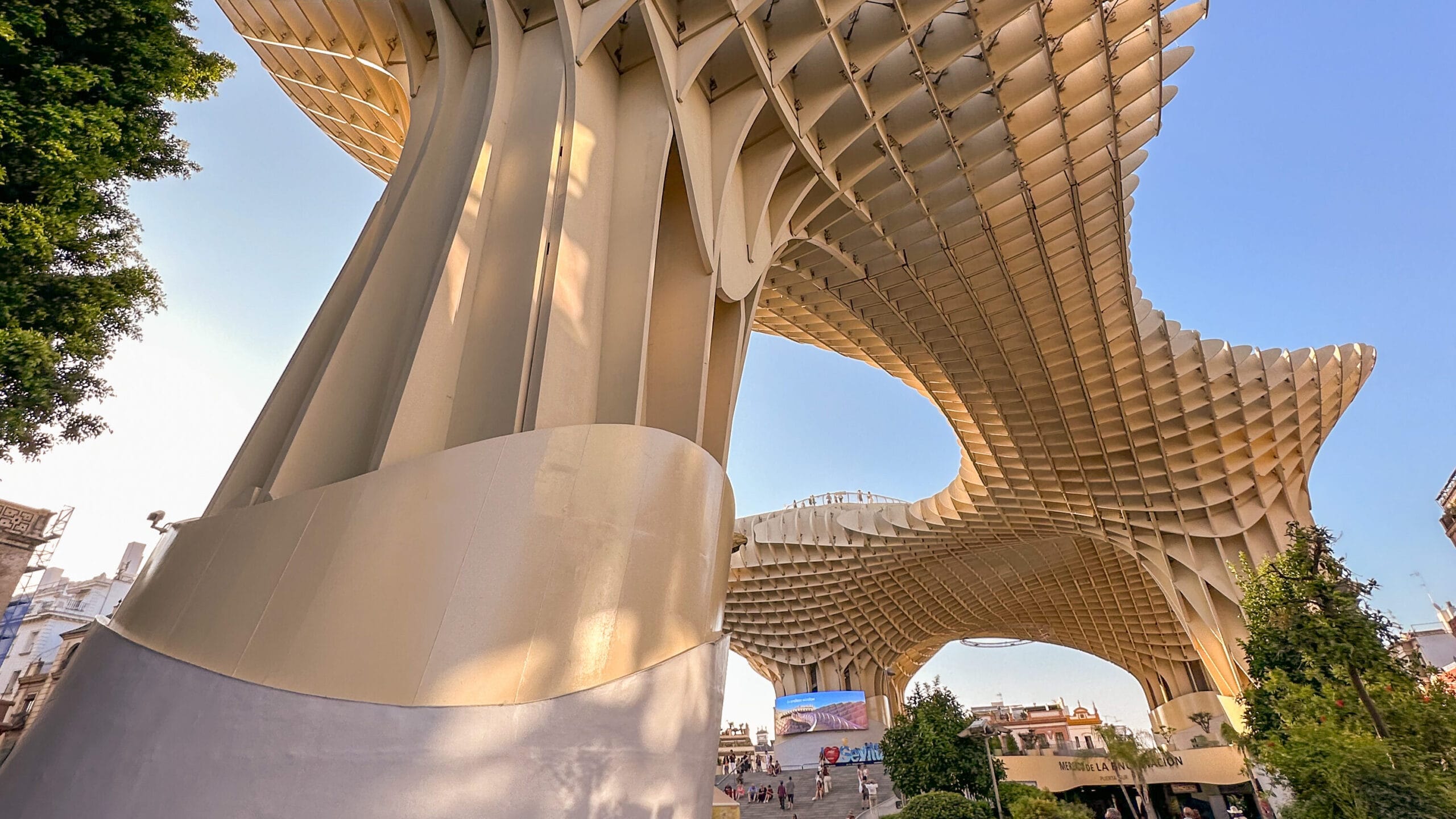 Métropol Parasol Séville vu d'en bas